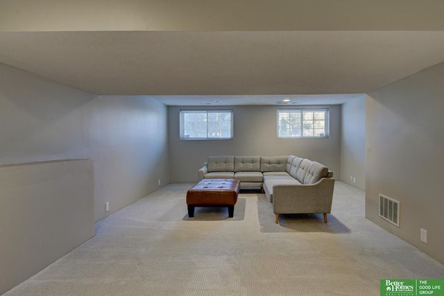 1620 S 91st Avenue, Omaha, NE 68124