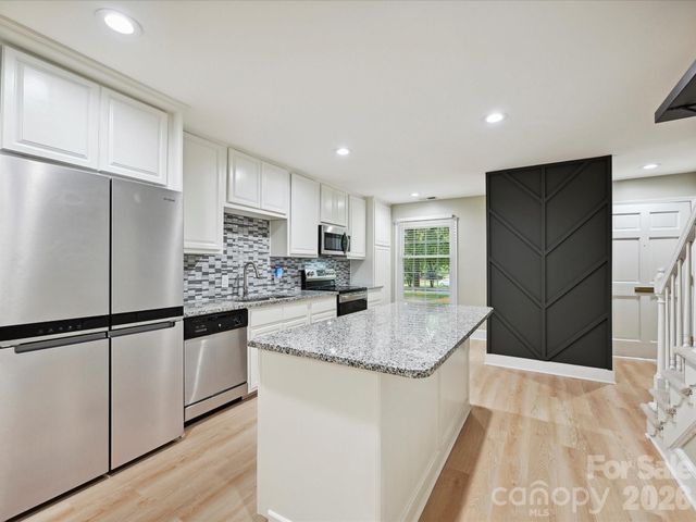 7004 Quail Hill Road, Charlotte, NC 28210