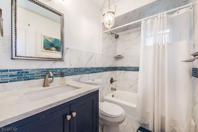 33 Van Buren Ave, Westwood Boro, NJ 07675