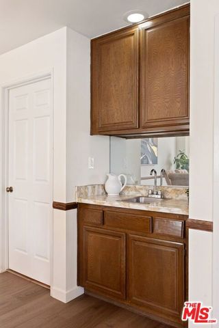 18135 Burbank Boulevard 6, Tarzana (los Angeles), CA 91356