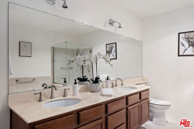 18135 Burbank Boulevard 6, Tarzana (los Angeles), CA 91356