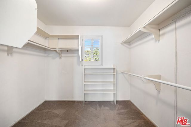 18135 Burbank Boulevard 6, Tarzana (los Angeles), CA 91356