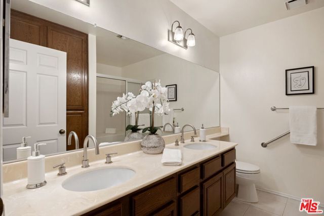 18135 Burbank Boulevard 6, Tarzana (los Angeles), CA 91356