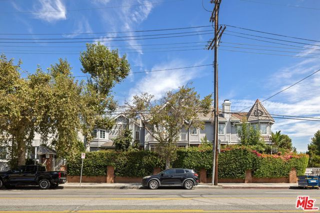 18135 Burbank Boulevard 6, Tarzana (los Angeles), CA 91356