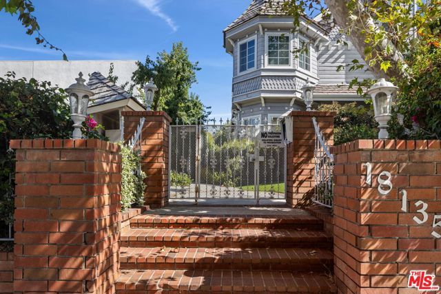 18135 Burbank Boulevard 6, Tarzana (los Angeles), CA 91356