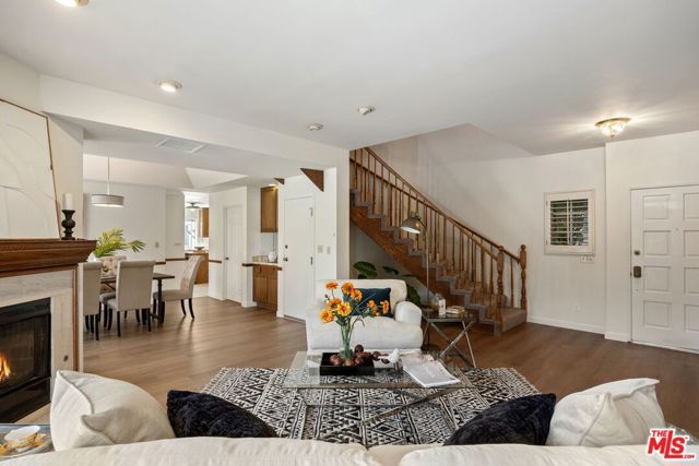 18135 Burbank Boulevard 6, Tarzana (los Angeles), CA 91356