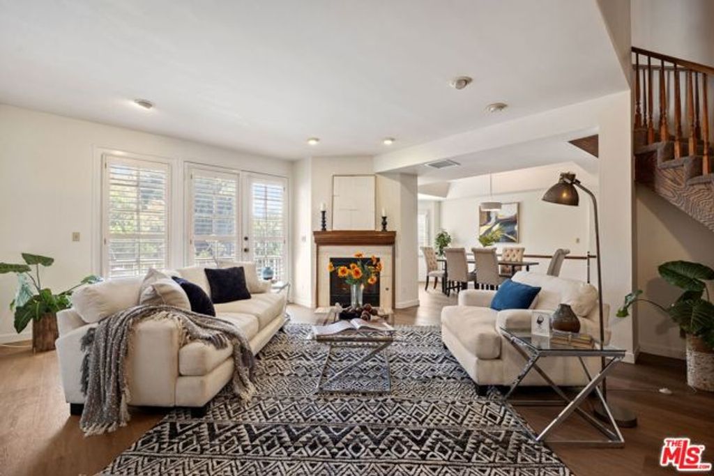 18135 Burbank Boulevard 6, Tarzana (los Angeles), CA 91356