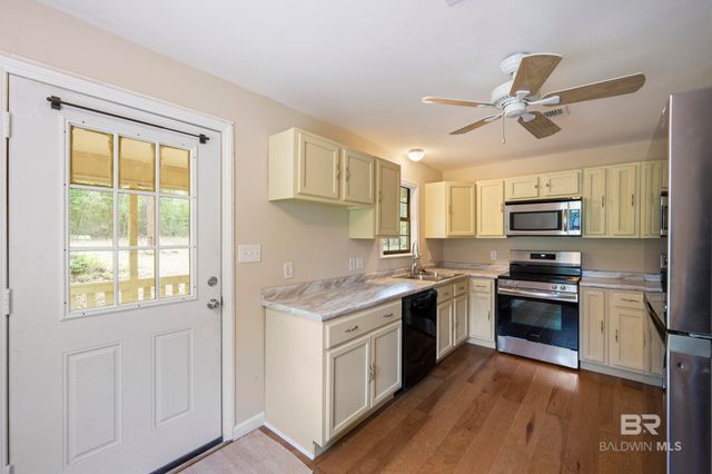 16130 Pine Grove Rd Ext E, Bay Minette, AL 36507