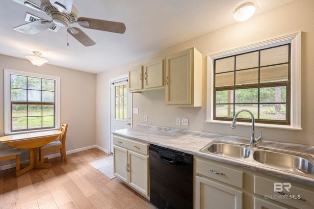 16130 Pine Grove Rd Ext E, Bay Minette, AL 36507