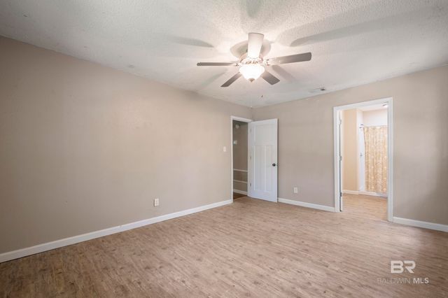 16130 Pine Grove Rd Ext E, Bay Minette, AL 36507