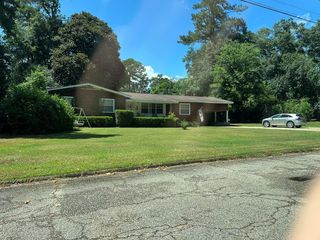 100 Lapine Dr, Abbeville, AL 36310