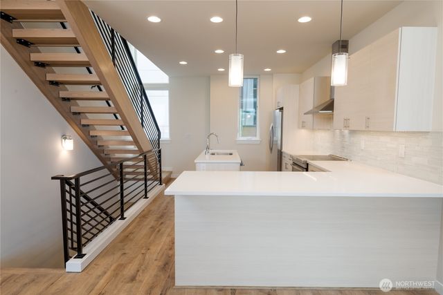 9239 B 16th Avenue SW, Seattle, WA 98106