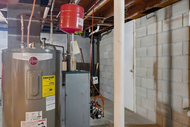 32 Josephine Ave, Methuen, MA 01844