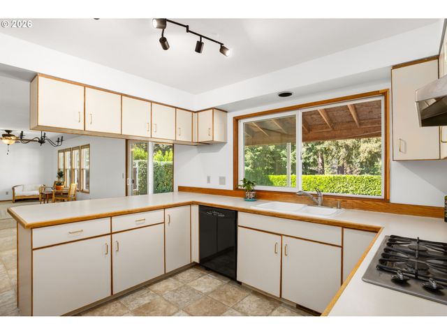 1790 OSTMAN Rd, West Linn, OR 97068