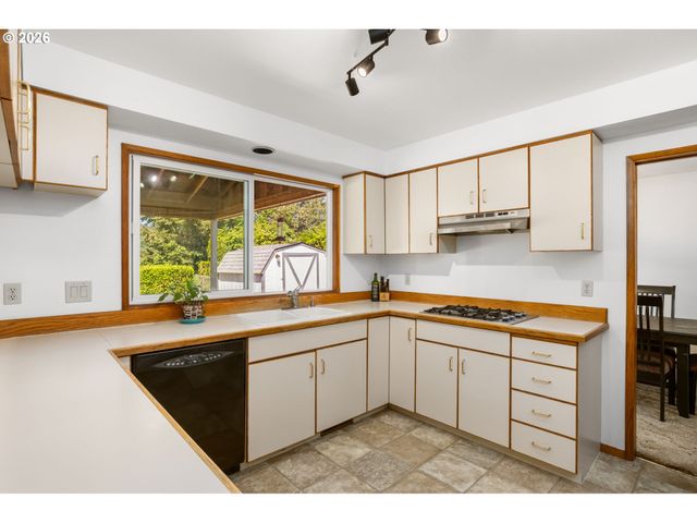 1790 OSTMAN Rd, West Linn, OR 97068