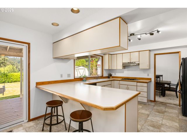 1790 OSTMAN Rd, West Linn, OR 97068