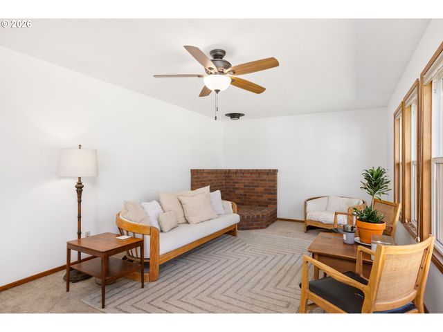 1790 OSTMAN Rd, West Linn, OR 97068