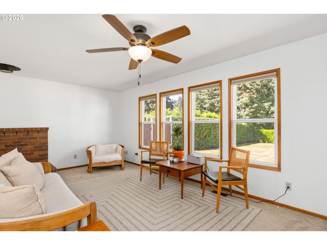 1790 OSTMAN Rd, West Linn, OR 97068