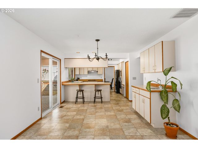 1790 OSTMAN Rd, West Linn, OR 97068