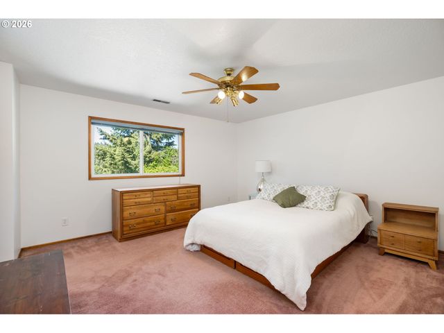 1790 OSTMAN Rd, West Linn, OR 97068