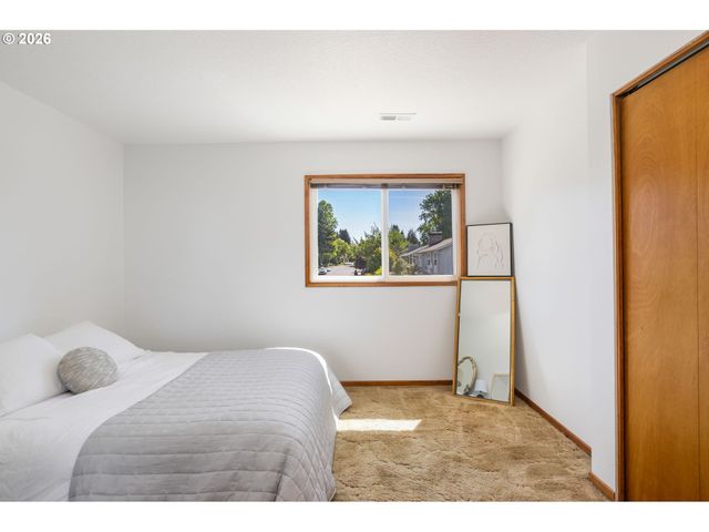 1790 OSTMAN Rd, West Linn, OR 97068