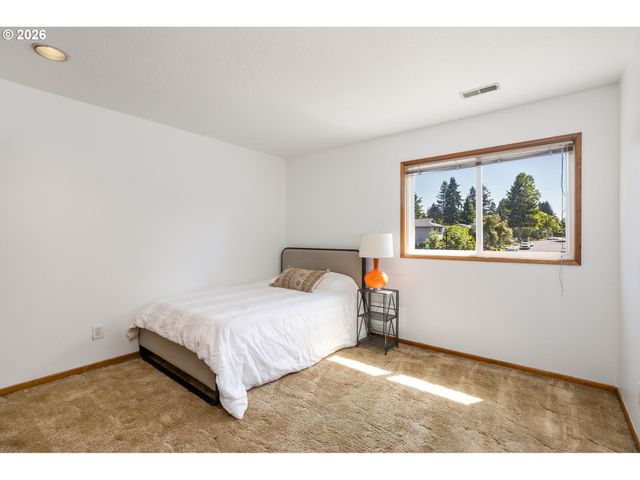 1790 OSTMAN Rd, West Linn, OR 97068