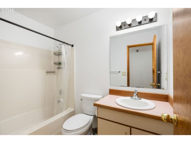 1790 OSTMAN Rd, West Linn, OR 97068