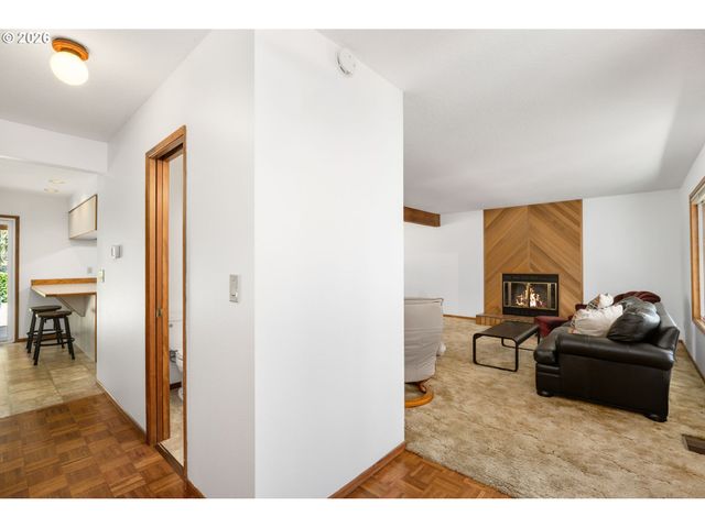 1790 OSTMAN Rd, West Linn, OR 97068