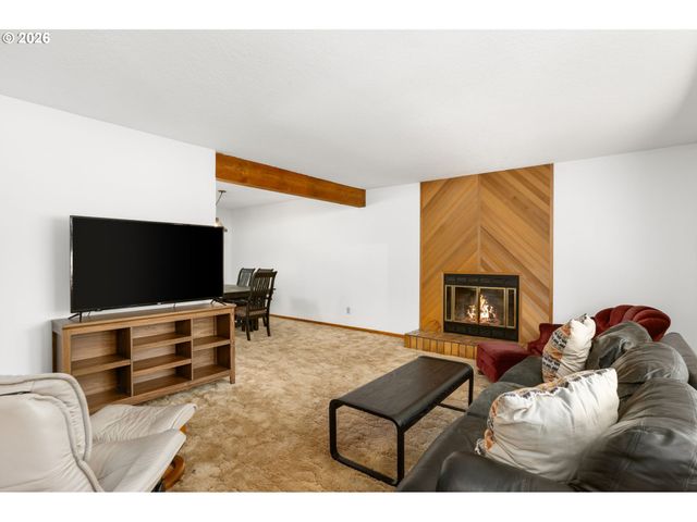 1790 OSTMAN Rd, West Linn, OR 97068