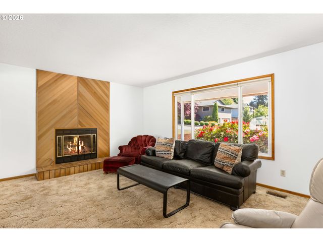 1790 OSTMAN Rd, West Linn, OR 97068