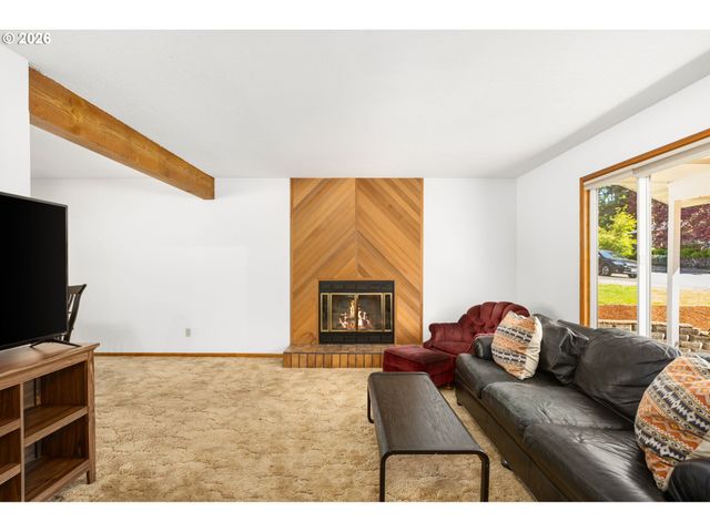 1790 OSTMAN Rd, West Linn, OR 97068