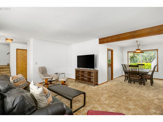 1790 OSTMAN Rd, West Linn, OR 97068