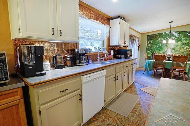 2202 W Huckleberry Road, Sanford, MI 48657