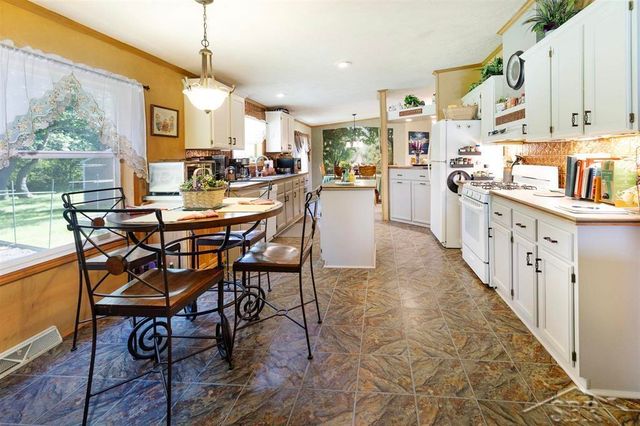 2202 W Huckleberry Road, Sanford, MI 48657