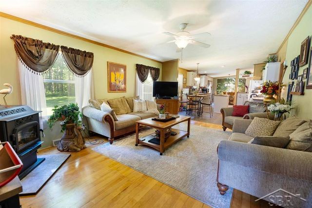 2202 W Huckleberry Road, Sanford, MI 48657