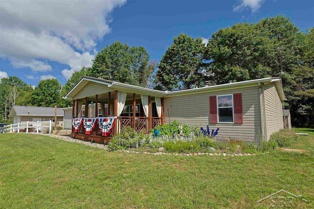 2202 W Huckleberry Road, Sanford, MI 48657