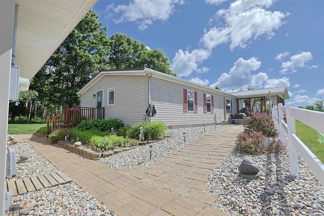 2202 W Huckleberry Road, Sanford, MI 48657