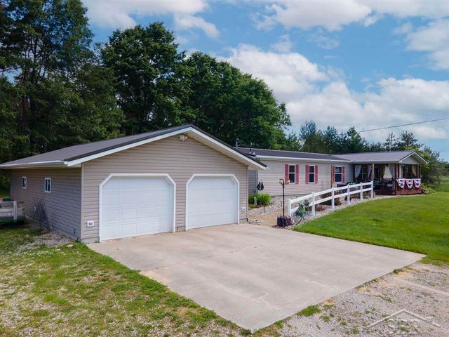 2202 W Huckleberry Road, Sanford, MI 48657