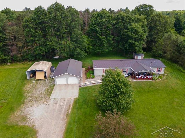2202 W Huckleberry Road, Sanford, MI 48657