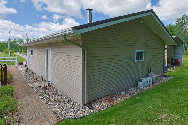 2202 W Huckleberry Road, Sanford, MI 48657