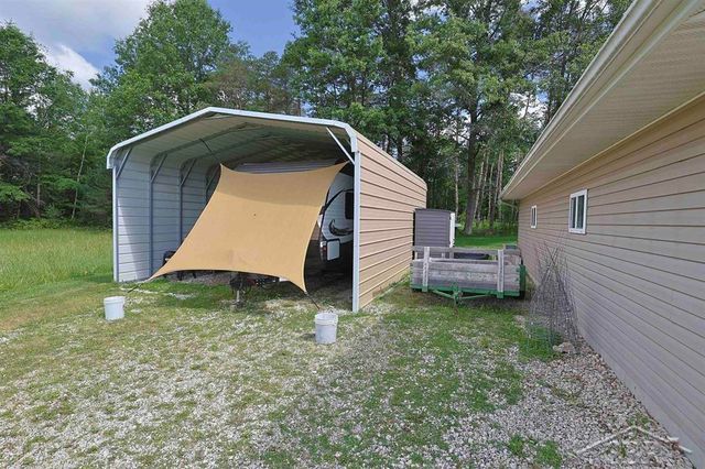 2202 W Huckleberry Road, Sanford, MI 48657