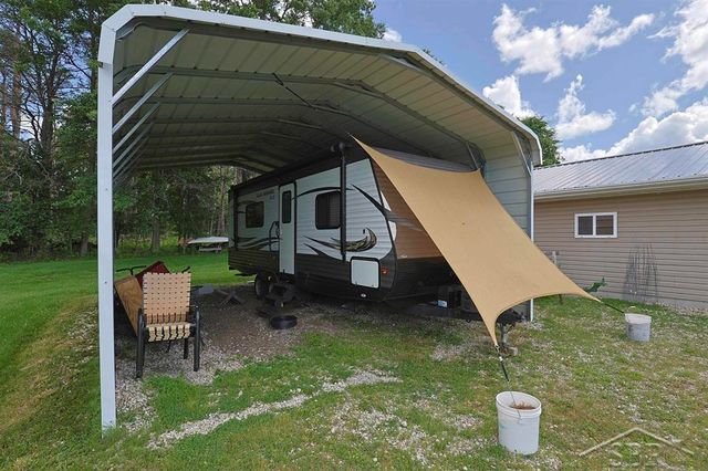2202 W Huckleberry Road, Sanford, MI 48657