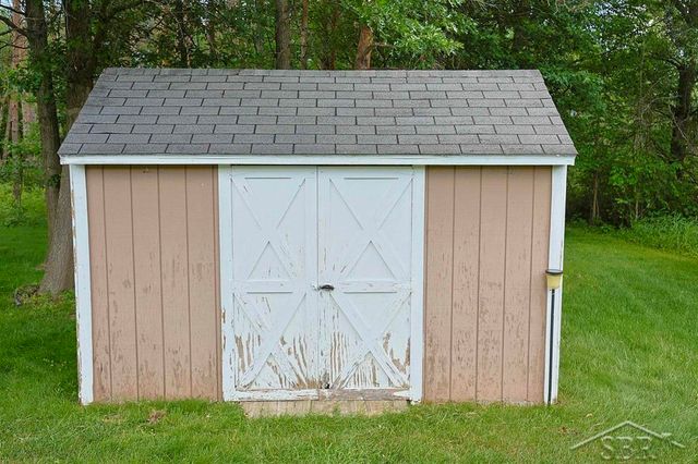 2202 W Huckleberry Road, Sanford, MI 48657