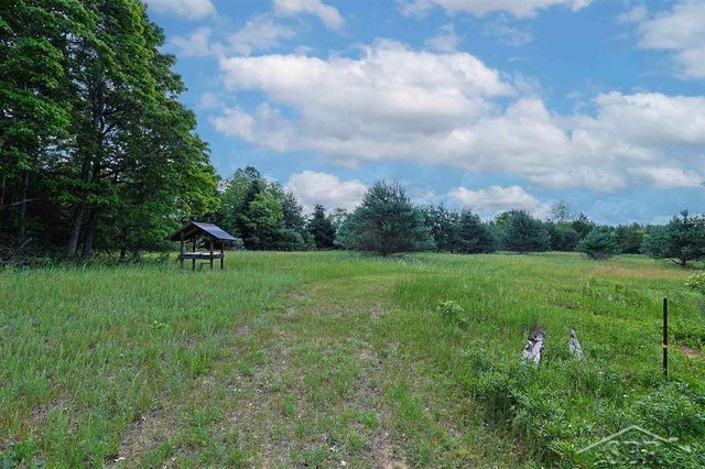 2202 W Huckleberry Road, Sanford, MI 48657