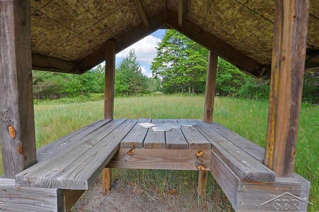 2202 W Huckleberry Road, Sanford, MI 48657