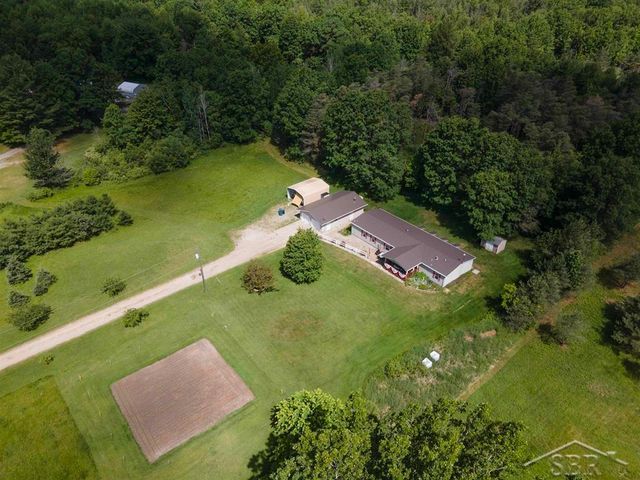 2202 W Huckleberry Road, Sanford, MI 48657
