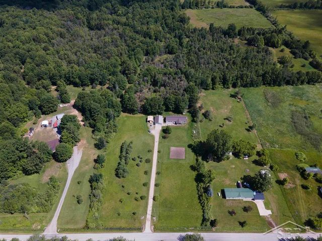 2202 W Huckleberry Road, Sanford, MI 48657
