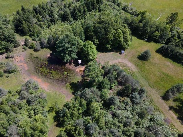 2202 W Huckleberry Road, Sanford, MI 48657