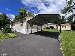 204 GREEN HILL DR, Green Lane, PA 18054