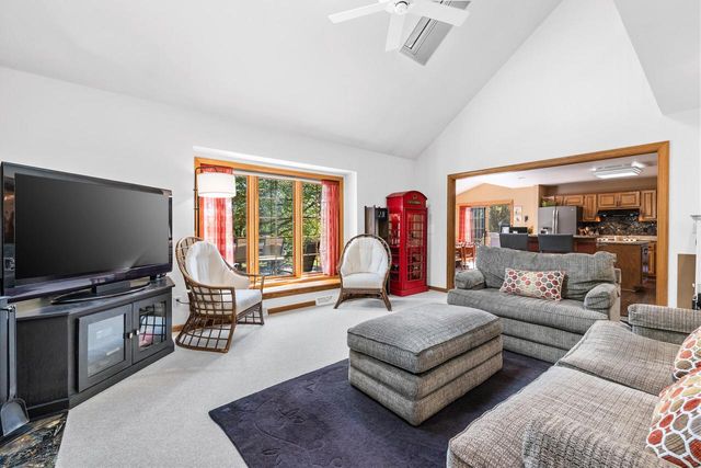 1481 Rivers Edge PARKWAY, Oconomowoc, WI 53066
